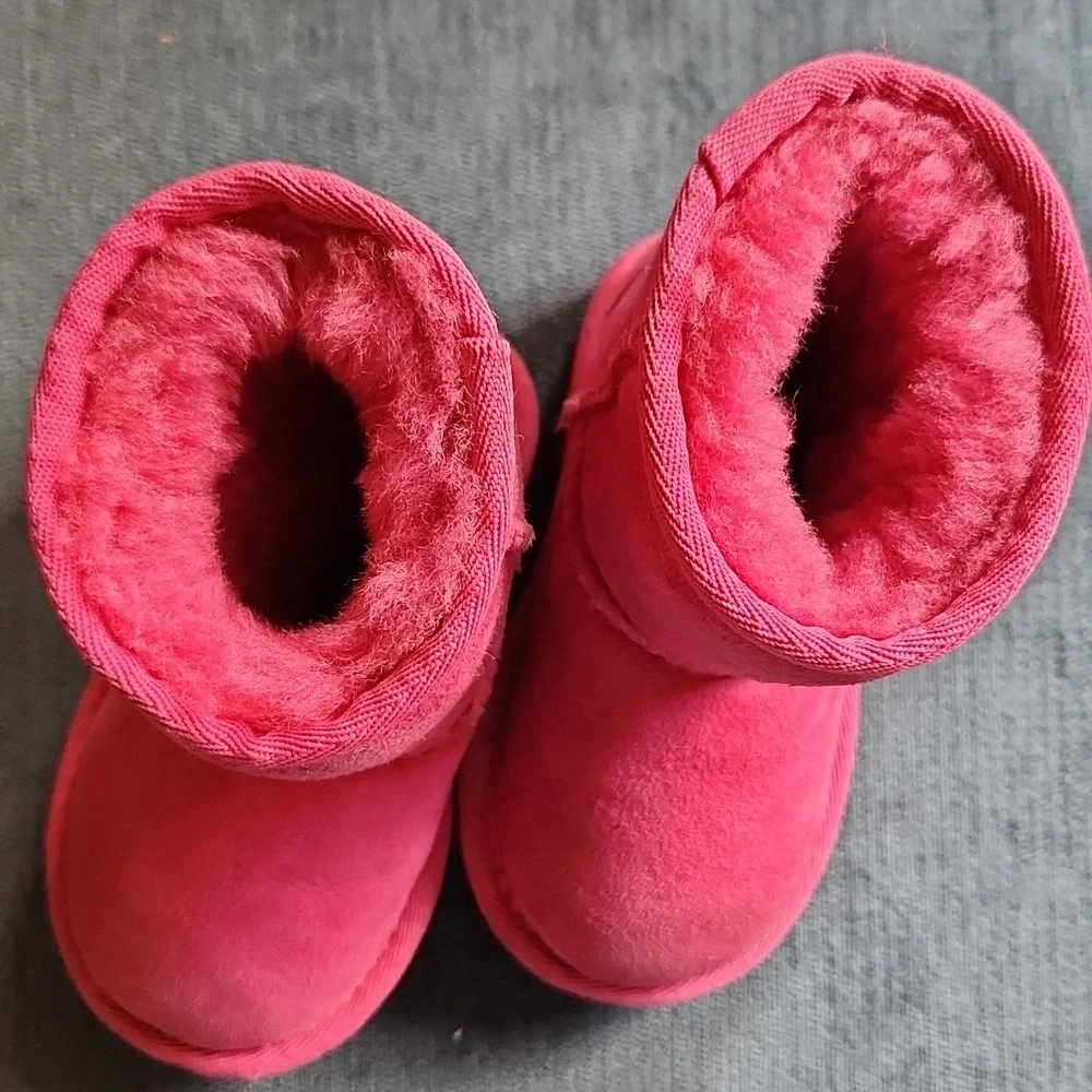 UGG Classic II Pink Bloom Fuchsia Sheepskin Boots Size 6T Toddlers Girls